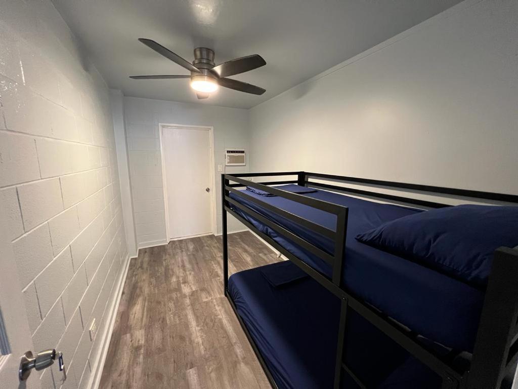 Honu Waikiki By Aloh Hostel Хонолулу Екстериор снимка