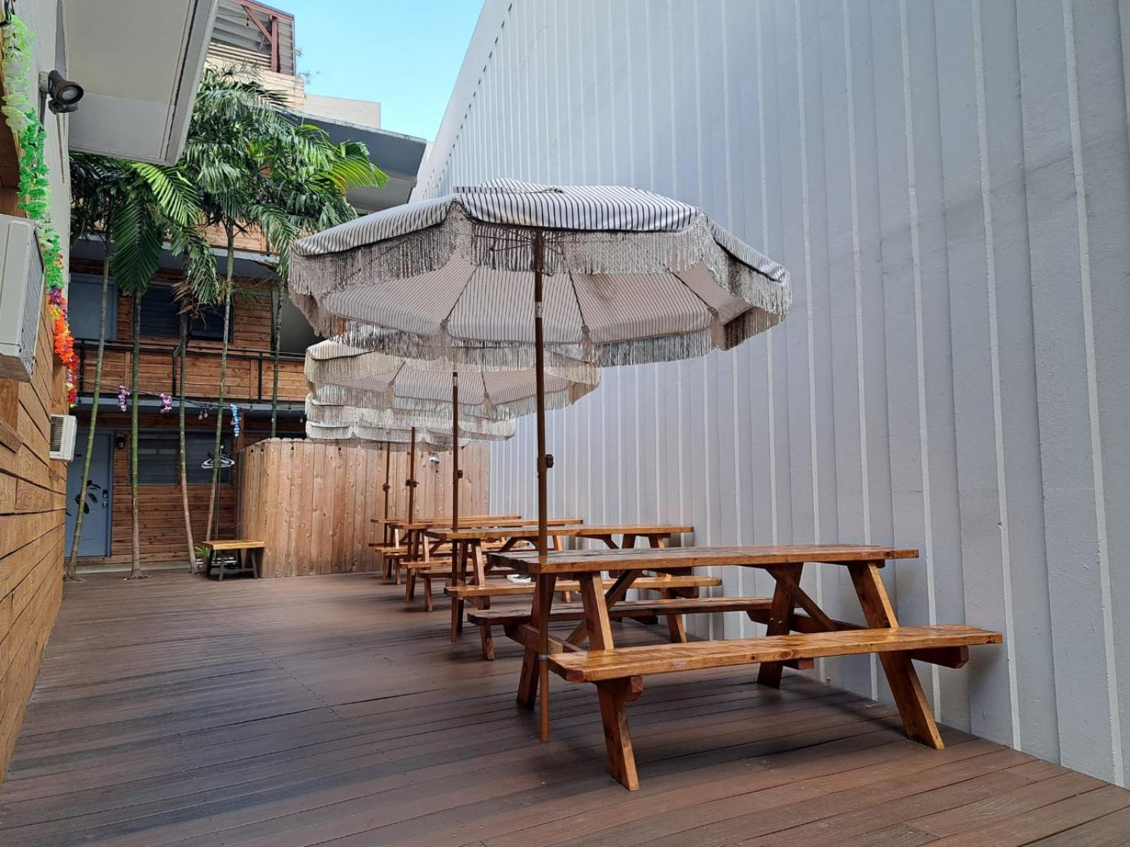 Honu Waikiki By Aloh Hostel Хонолулу Екстериор снимка